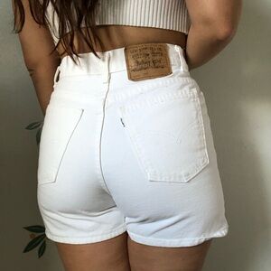 Vintage Levi’s 912 White Slim Fit Short